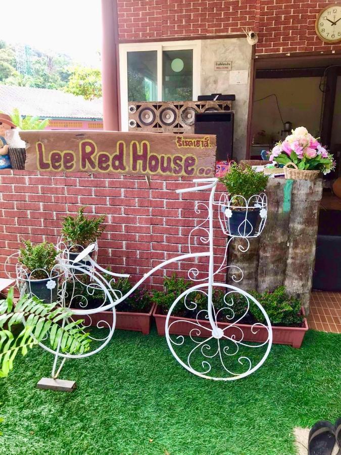 Готель Lee Red House Ban Lak Uan Екстер'єр фото